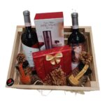 Poklon košara Vino & Bademi